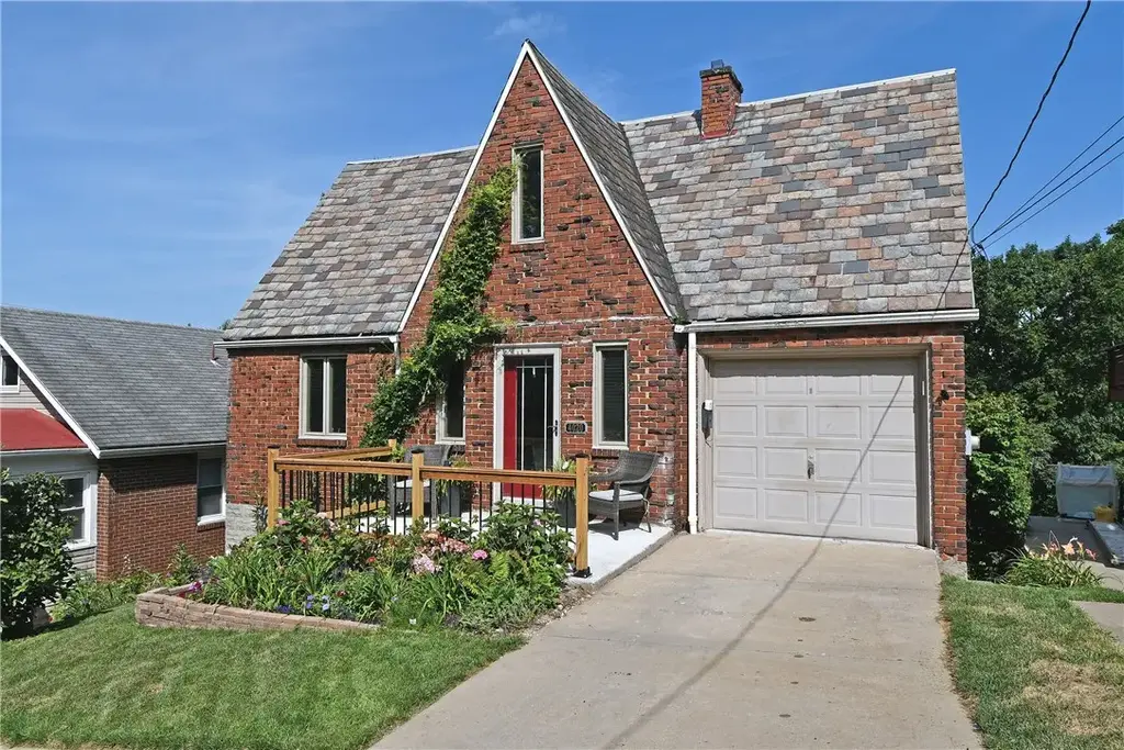 4020 Lanmore Avenue , Brentwood