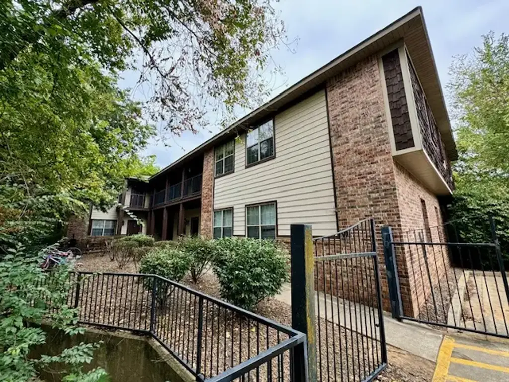 1355 N Oakland Avenue 7, Fayetteville