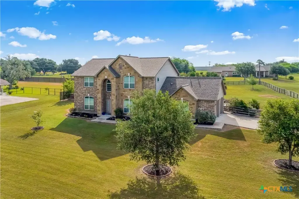 559 County Road 002, Hallettsville