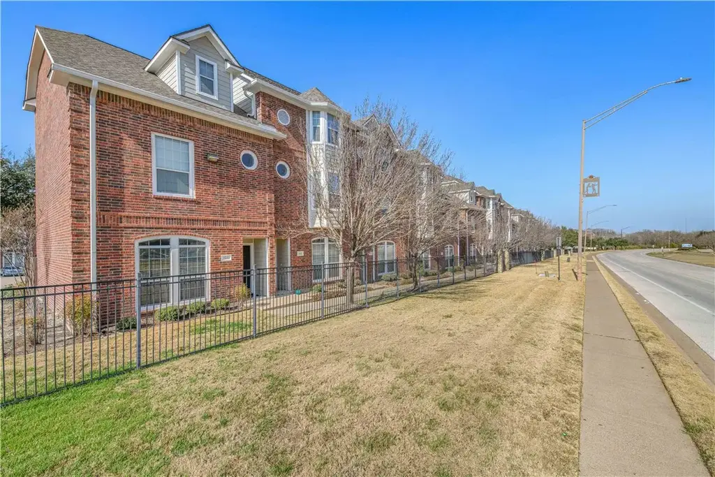 305 Holleman Drive E 102, College Station