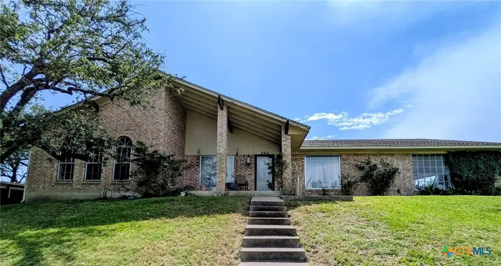2512 River Oaks Drive, Belton