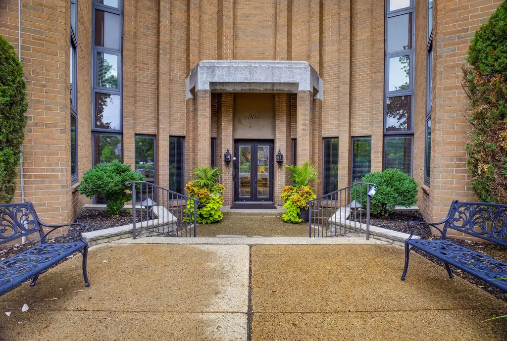 900 Washington Road 212, Mt Lebanon