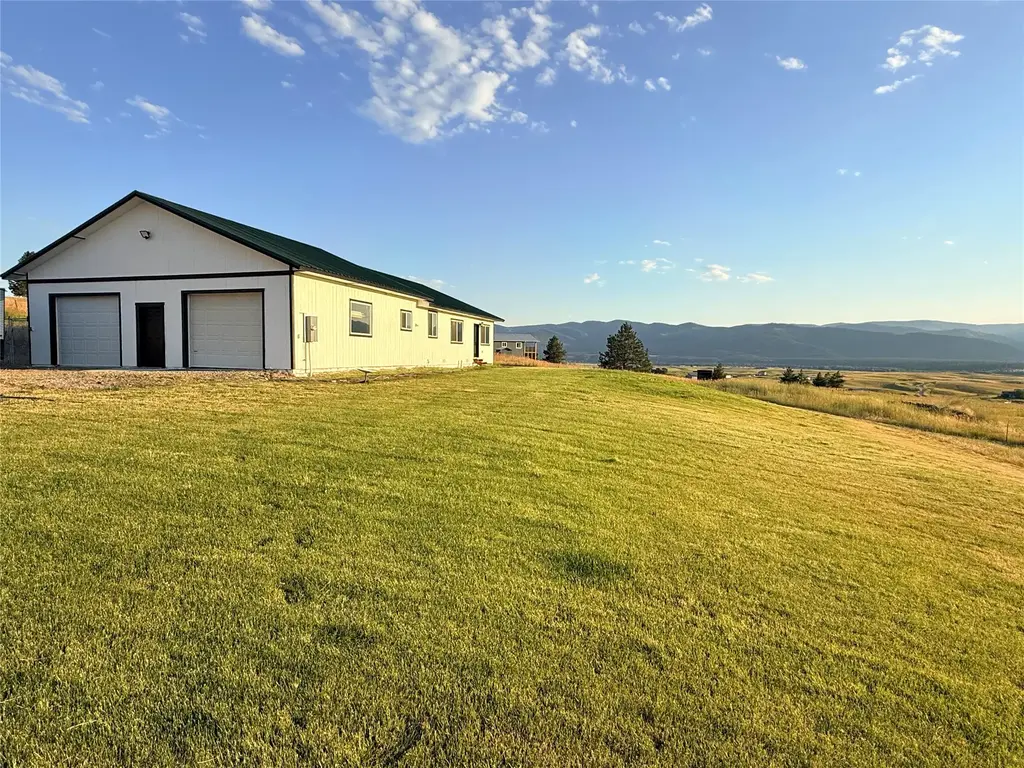 8 Charles Hill Road, Plains