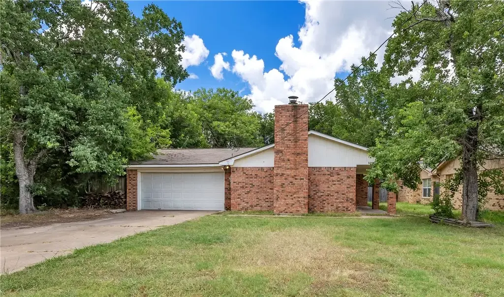 3015 Red Robin Loop, Bryan