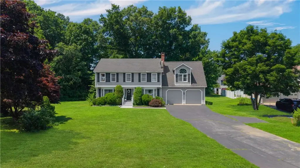 9 Pheasant Run Rd, North Smithfield