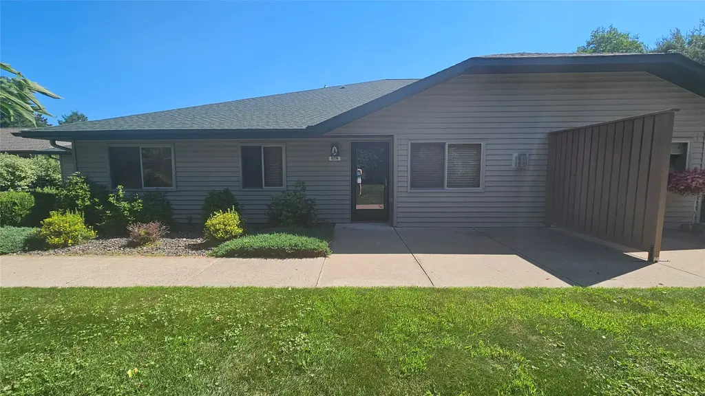 15774 Pine Meadows Lane, Hayward