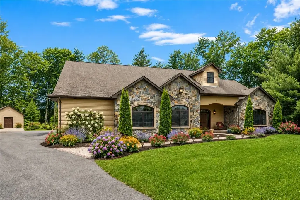 19 Blacksburt Ct, North Kingstown