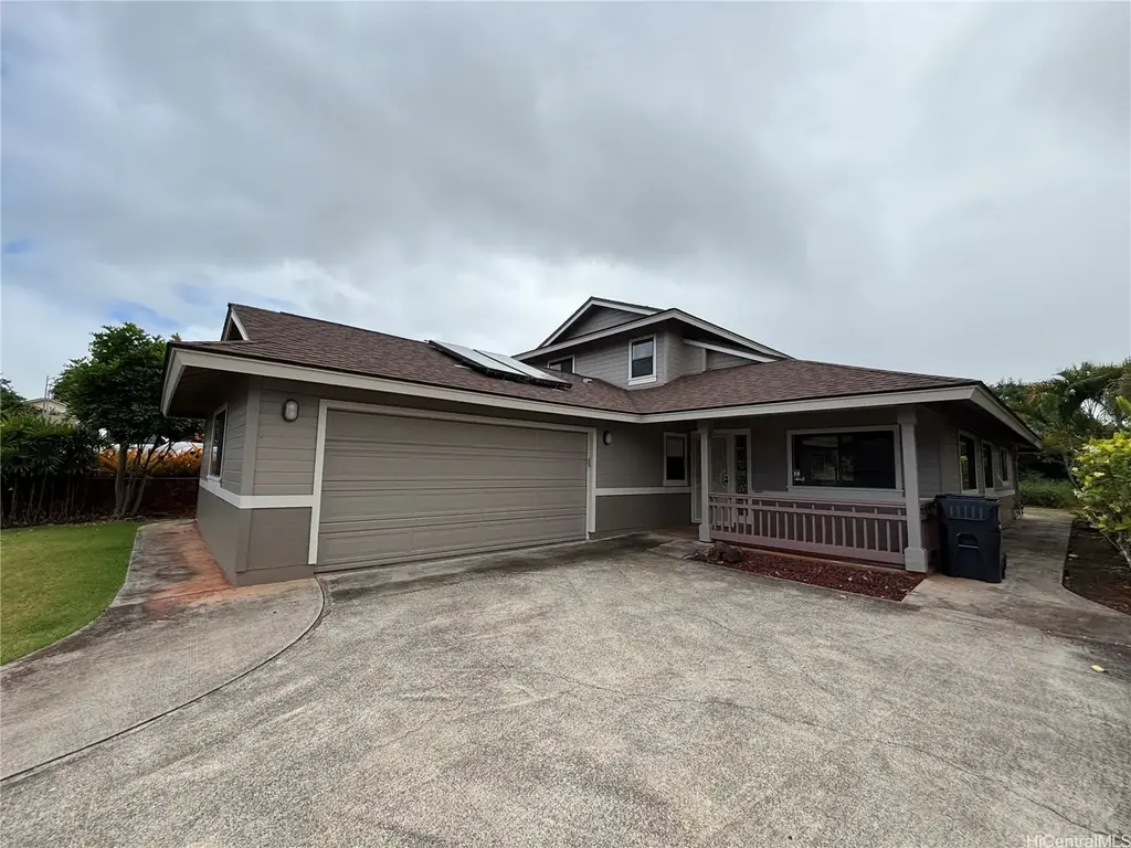 94-1027 Awalua Street, Waipahu