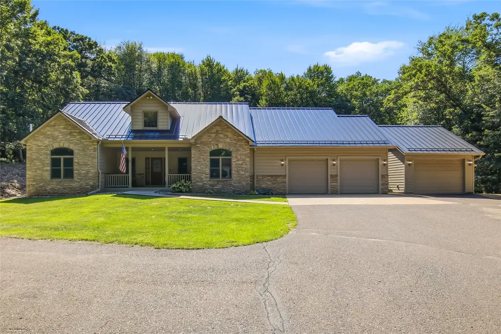 W245 Woodridge Drive, Eau Claire