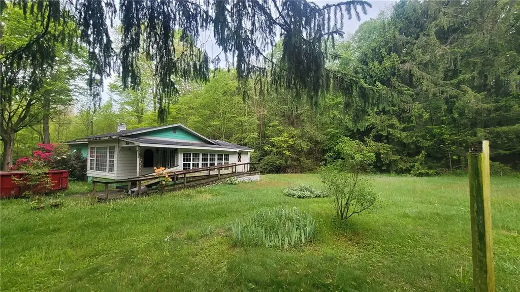 190-192 Hawkins Hollow Road , Springfield