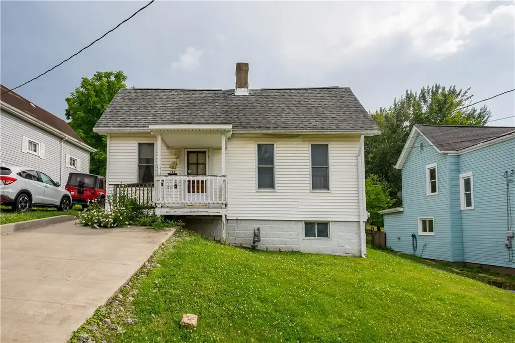 143 Bellevue Street , N Franklin