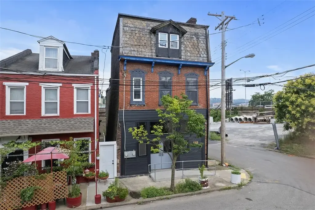23 Seneca Street , Oakland