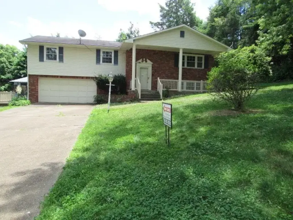 410 Crestridge Drive, Hempfield
