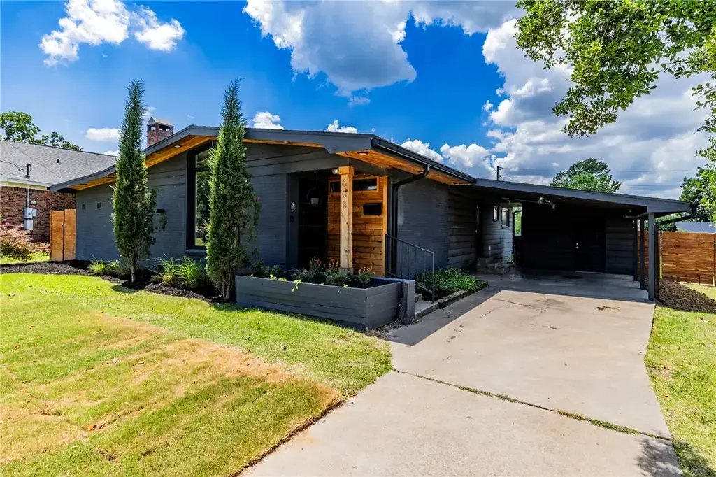 608 S 13th Street, Rogers