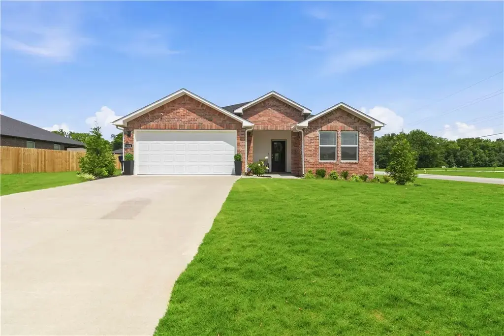 3101 N Rooster Street, Siloam Springs