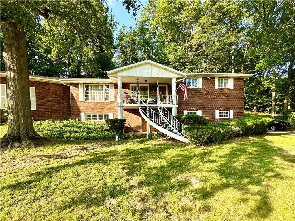 909 Fairfield Avenue , Neshannock