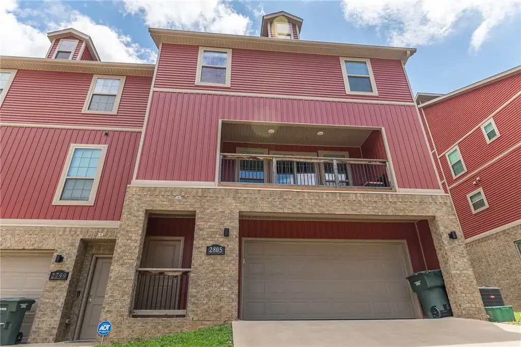 2805 W Lakewood Drive, Fayetteville