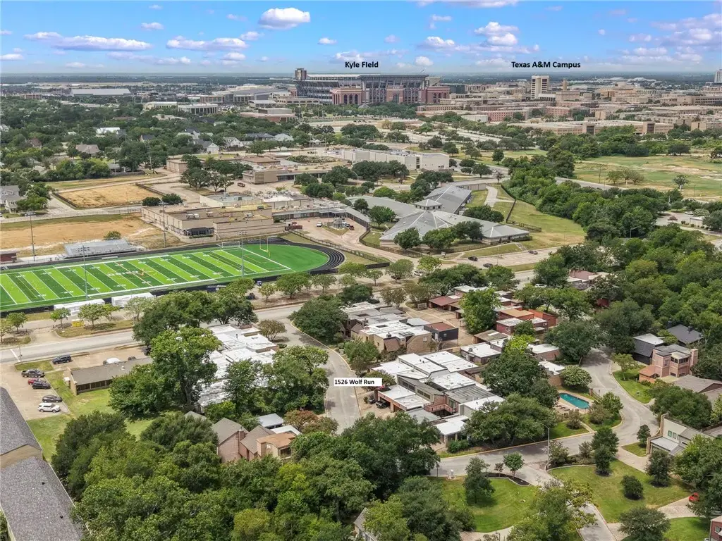 1526 Wolf Run, College Station