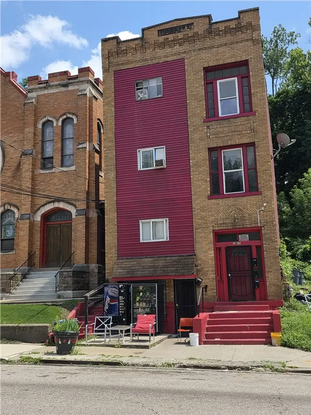 2566 Centre, Hill District