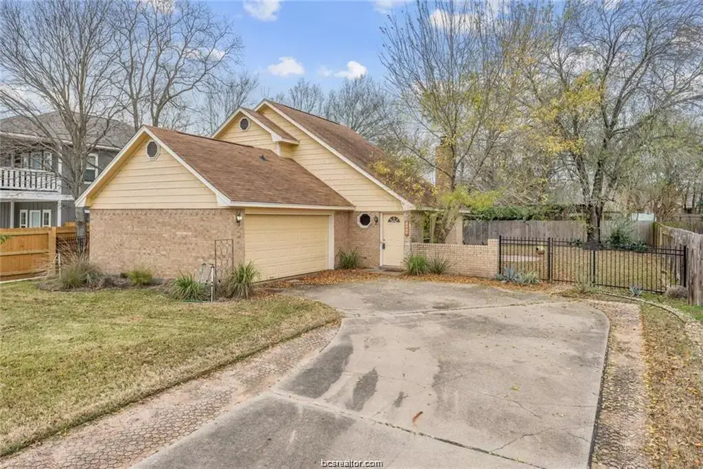 1203 Hardwood Lane, College Station