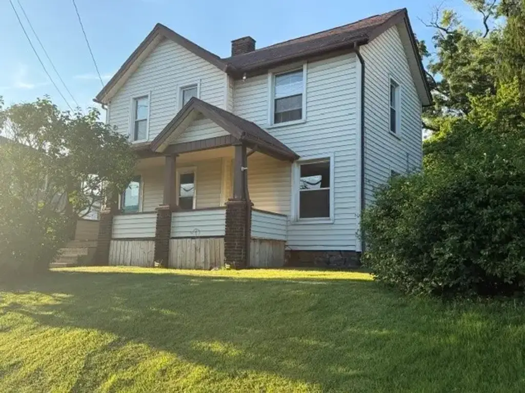1005 Griswold Street , Sharon