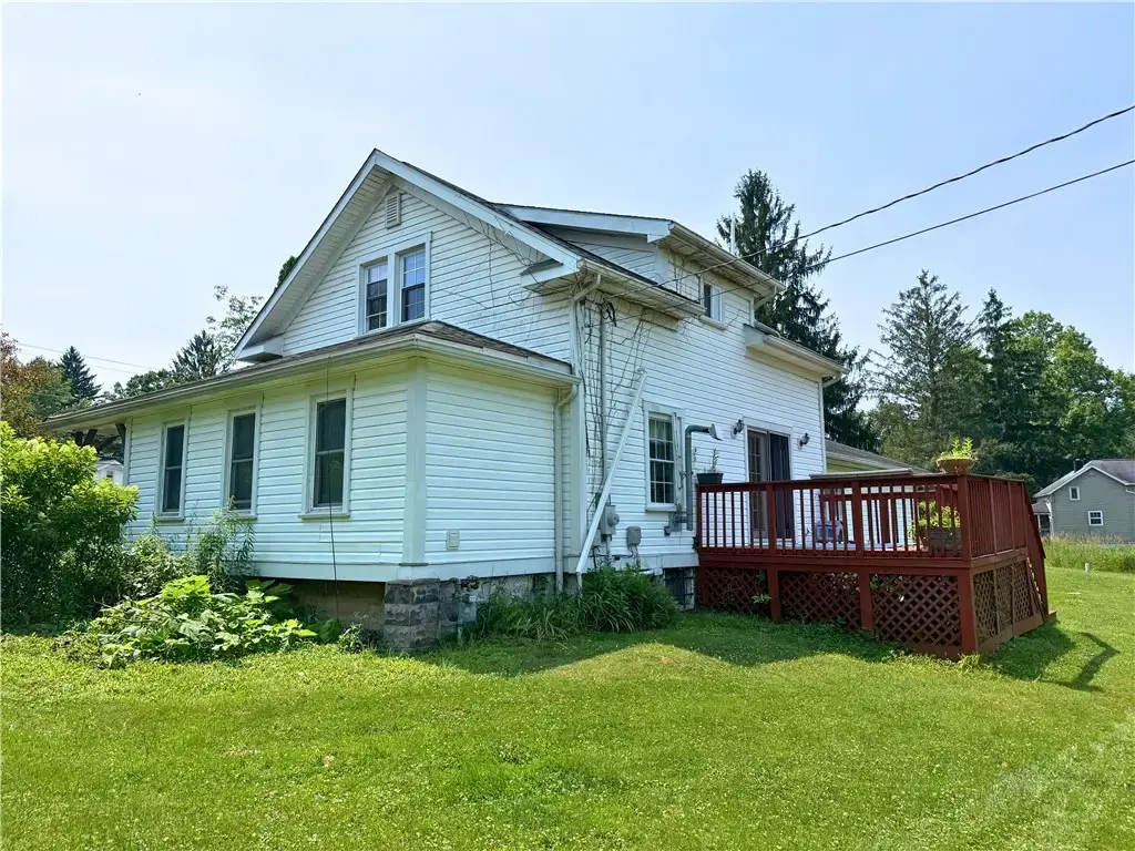 7 Bell Road , Pine
