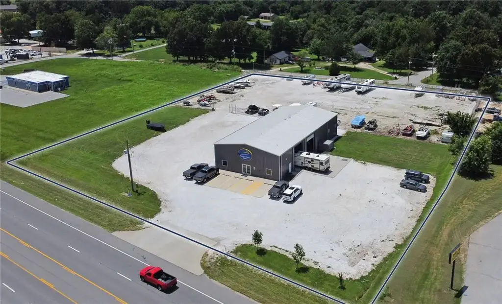 195 N Highway 62, Rogers