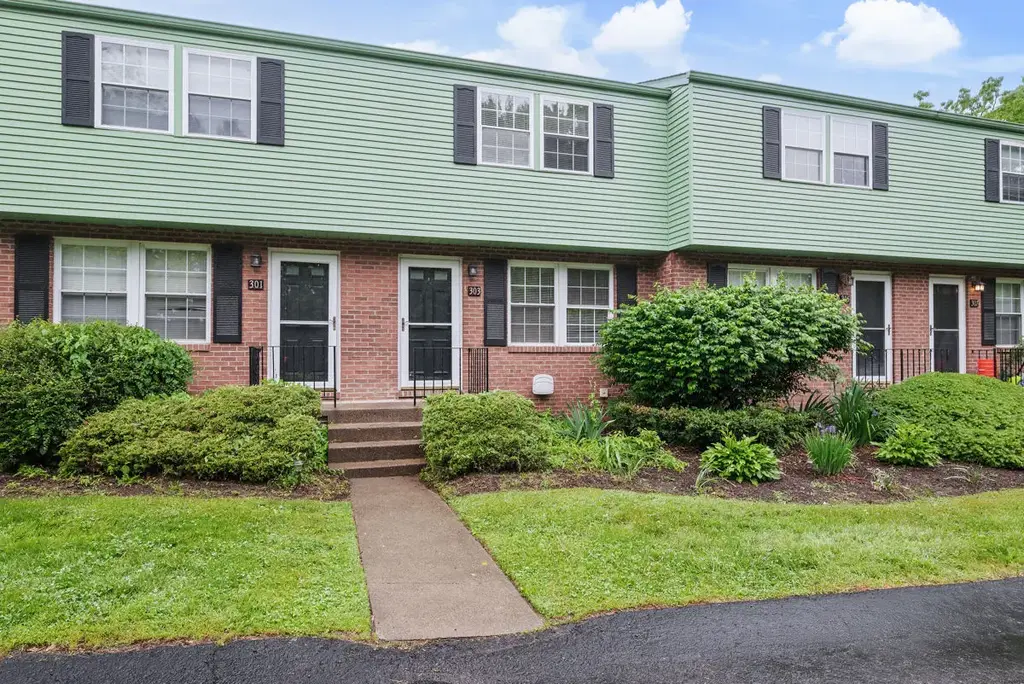 303 Laporte Court, Cranberry