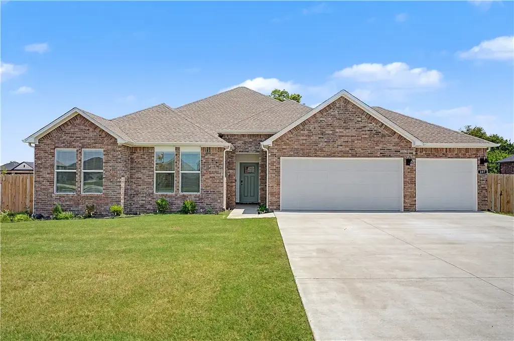 207 Kit Kat Court, Siloam Springs