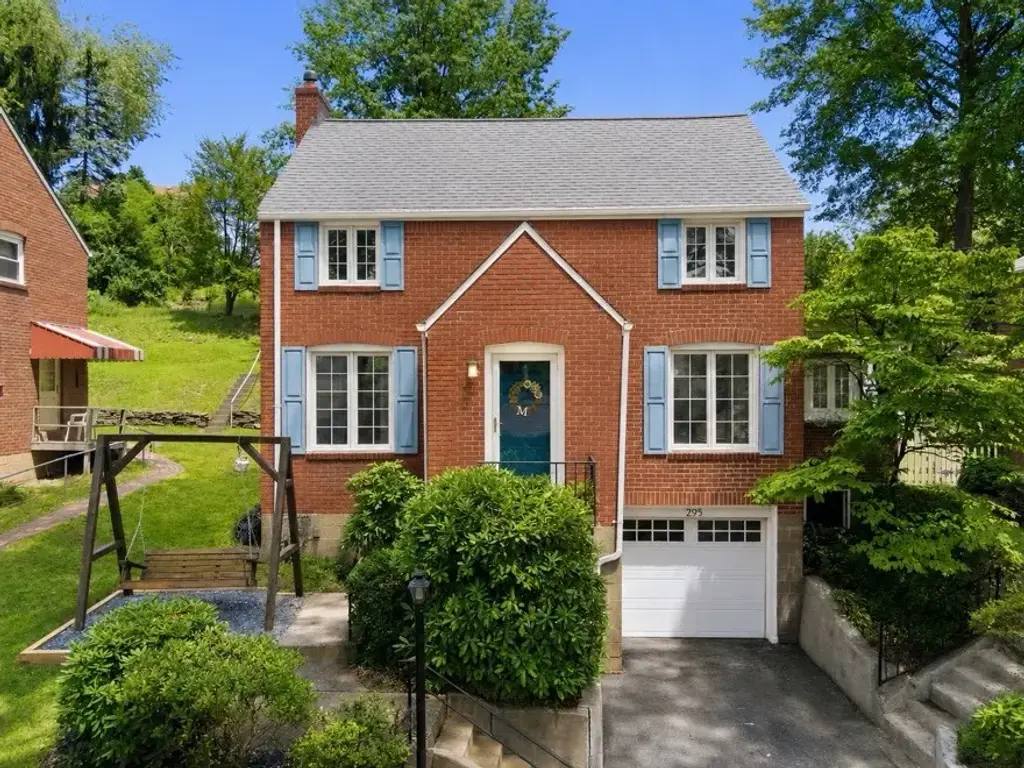 295 Barclay Avenue, Forest Hills Boro