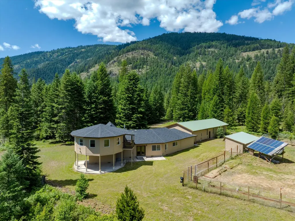 439 Dasios Road, Troy