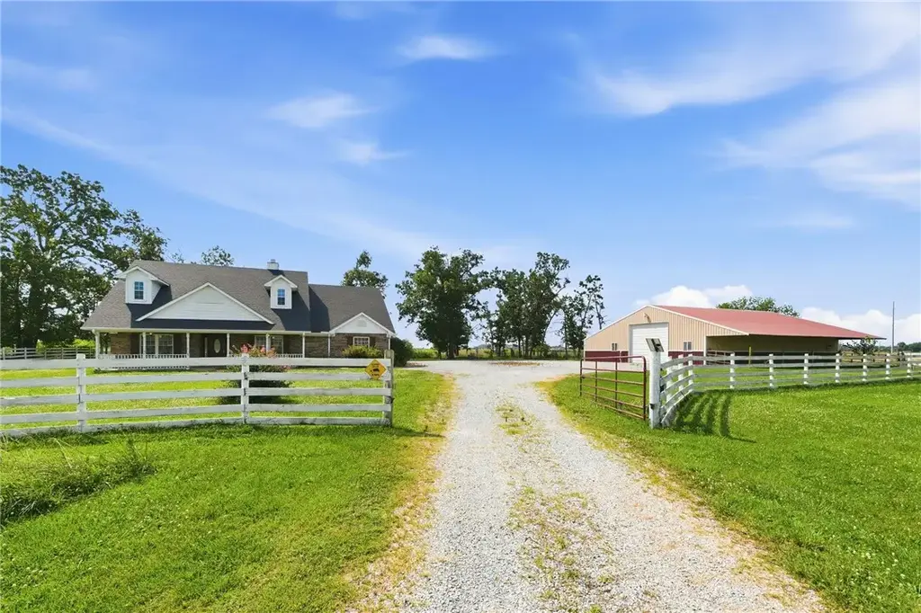 13301 L C Hickman Road, Centerton
