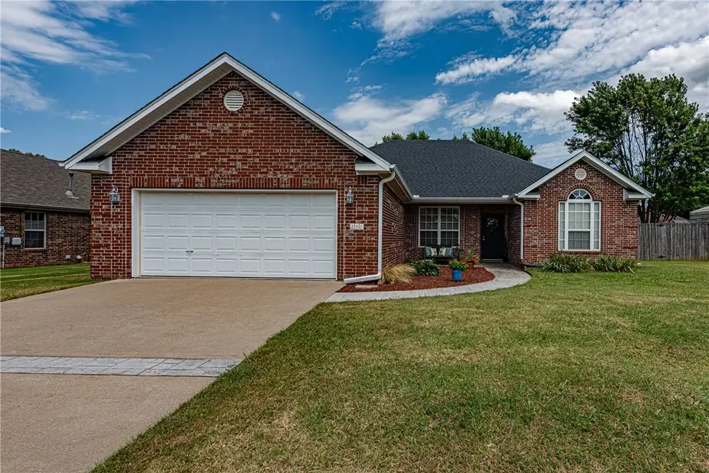 250 S Briarhill Drive, Farmington