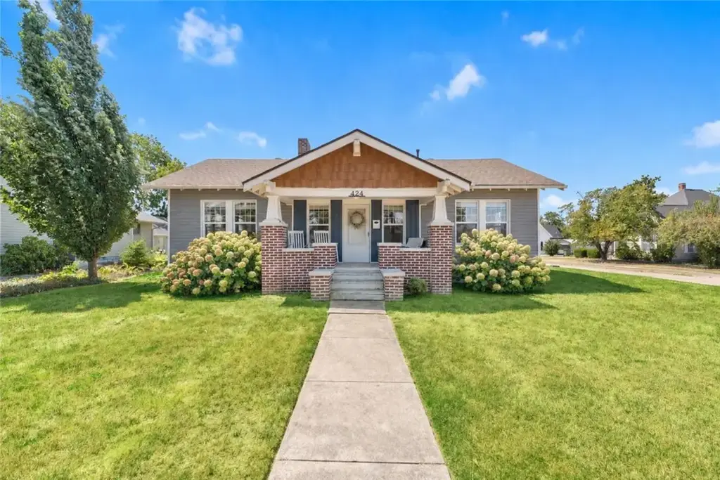 424 W Cedar Street, Rogers