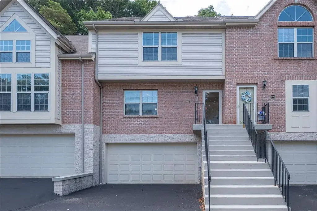 602 Berrington Court , Bethel Park