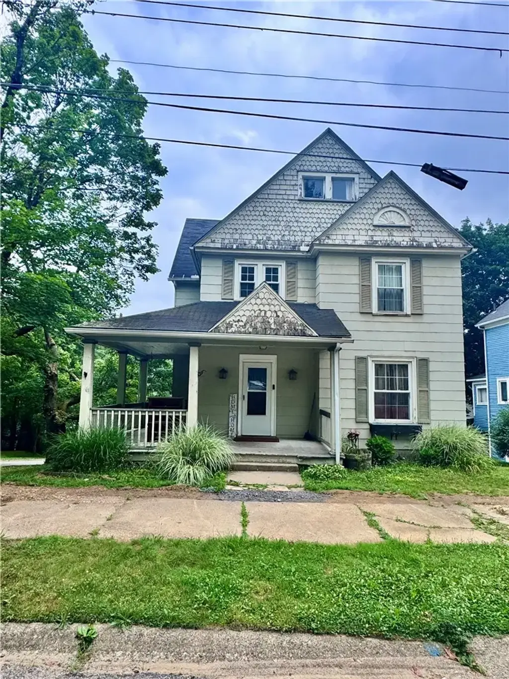 1028 West 3rd, Oil City