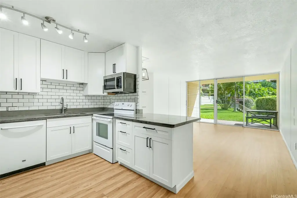 95-2048 Waikalani Place # D102, Mililani