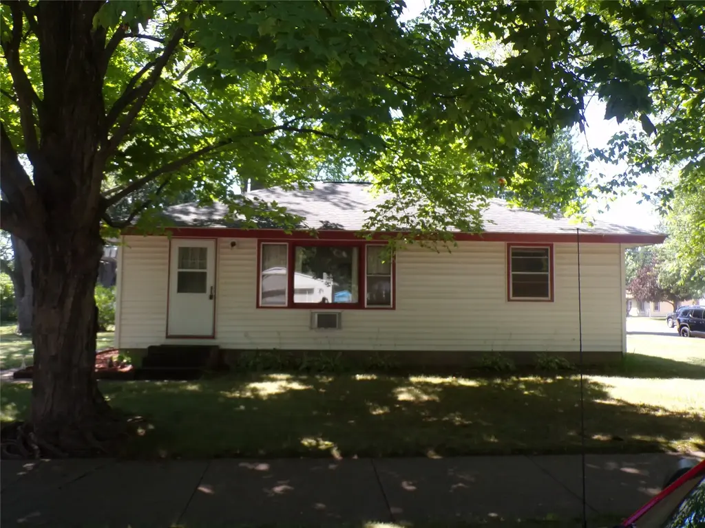 315 E Wisconsin Street, Chippewa Falls