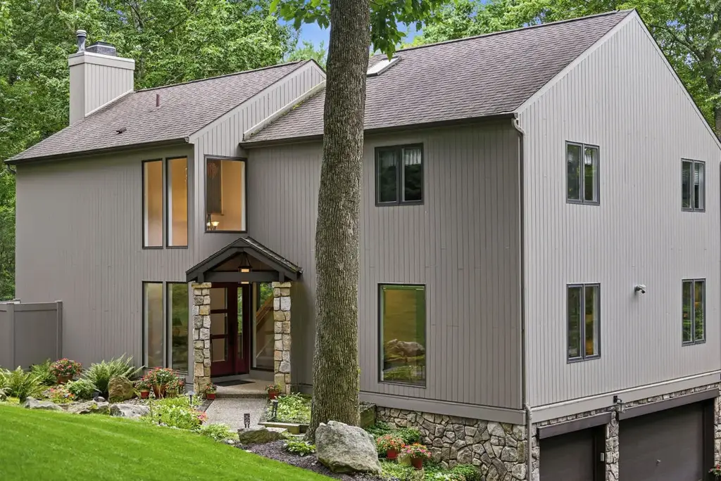 313 Bridge Brook Lane, Marshall