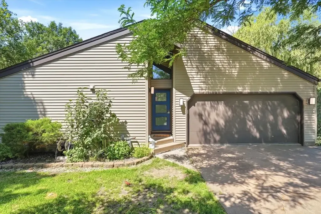 2206 Orchard Place, Eau Claire