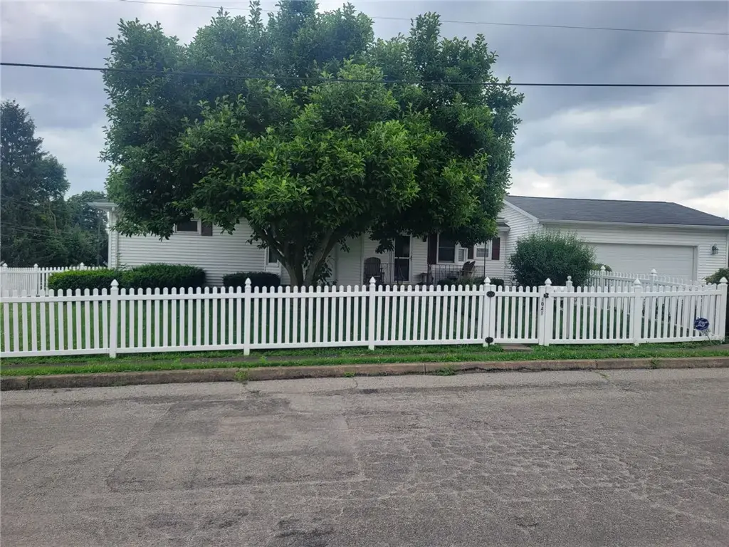 1041 Main Street , Sharpsville