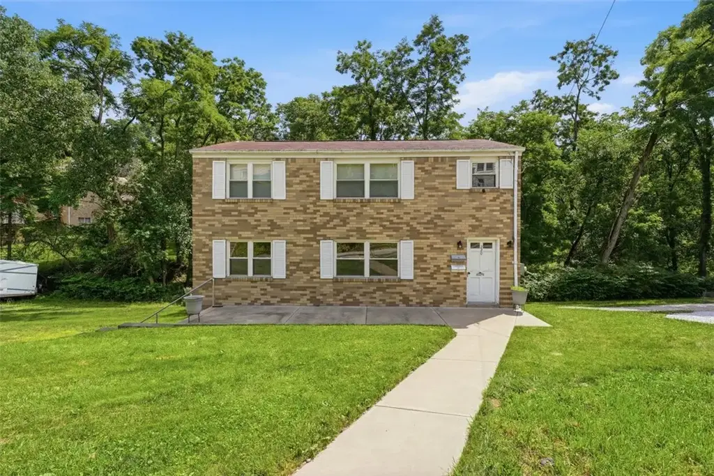 218-220 Pointview, Brentwood