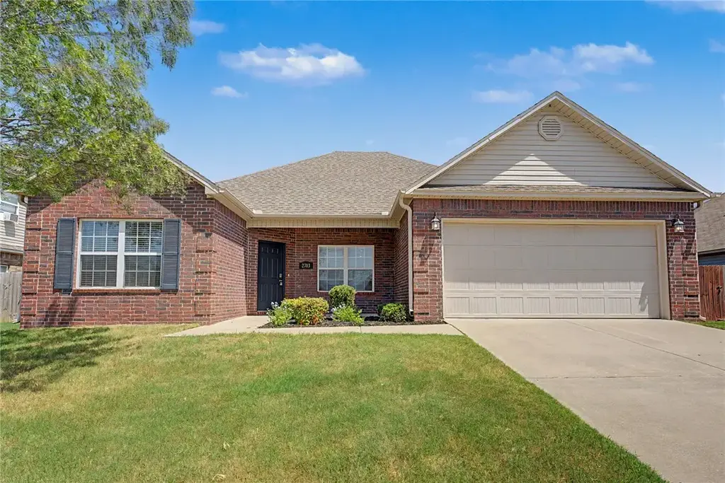 2703 Whispering Woods Court, Lowell