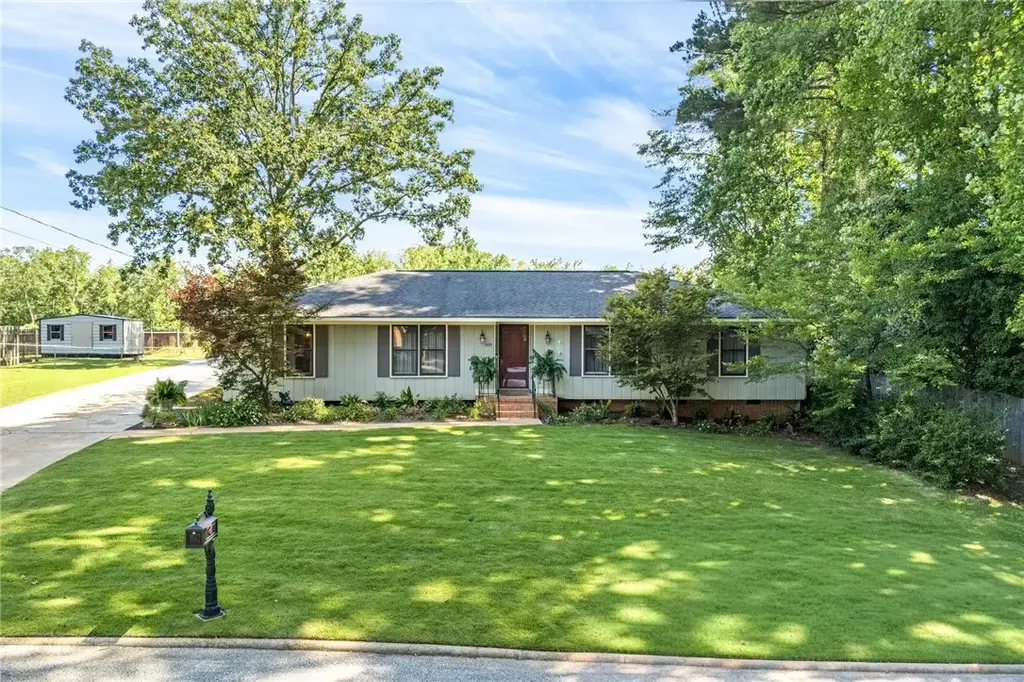 809 North Hills Dr, Opelika