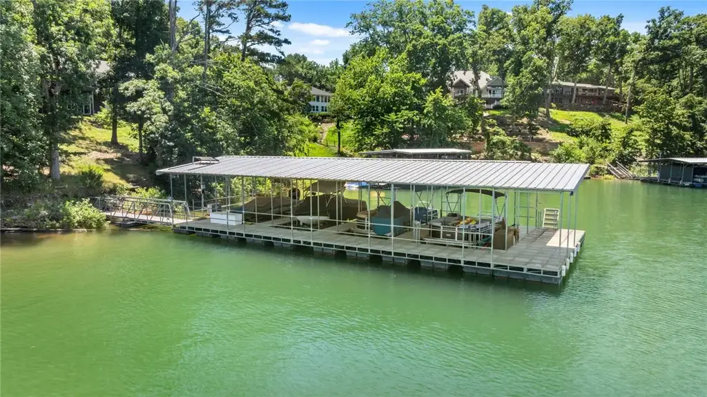10 Reynolds Road, Rogers