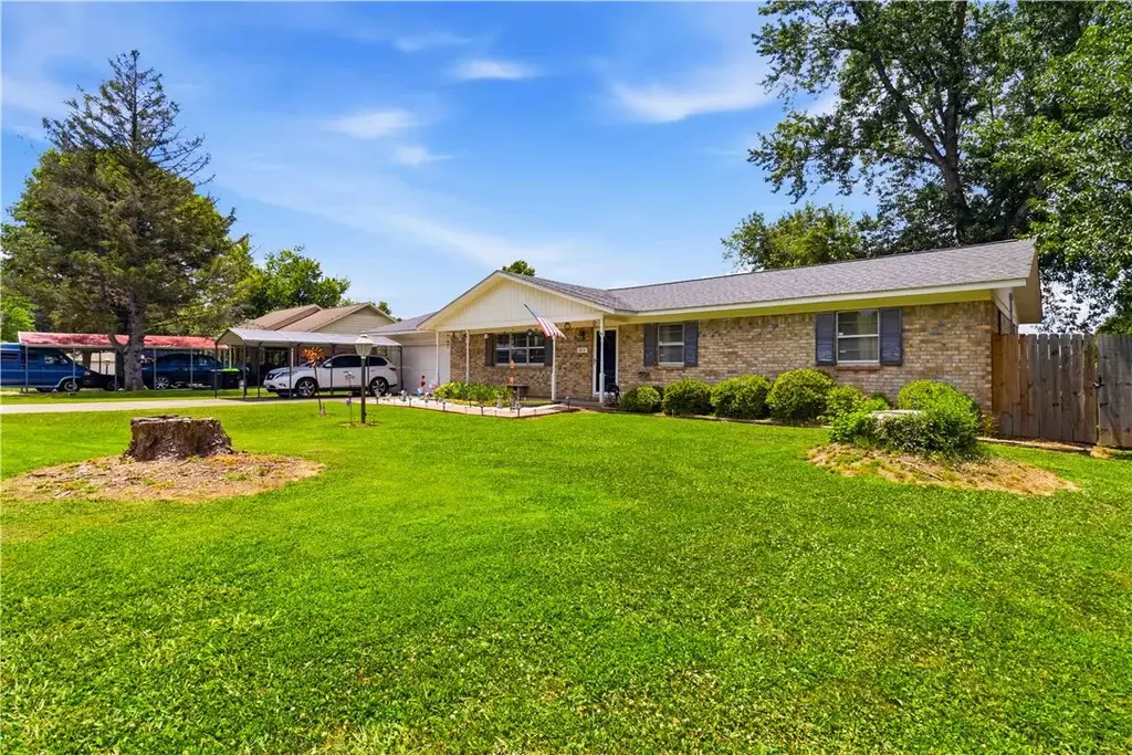 3506 N 2nd Street, Rogers