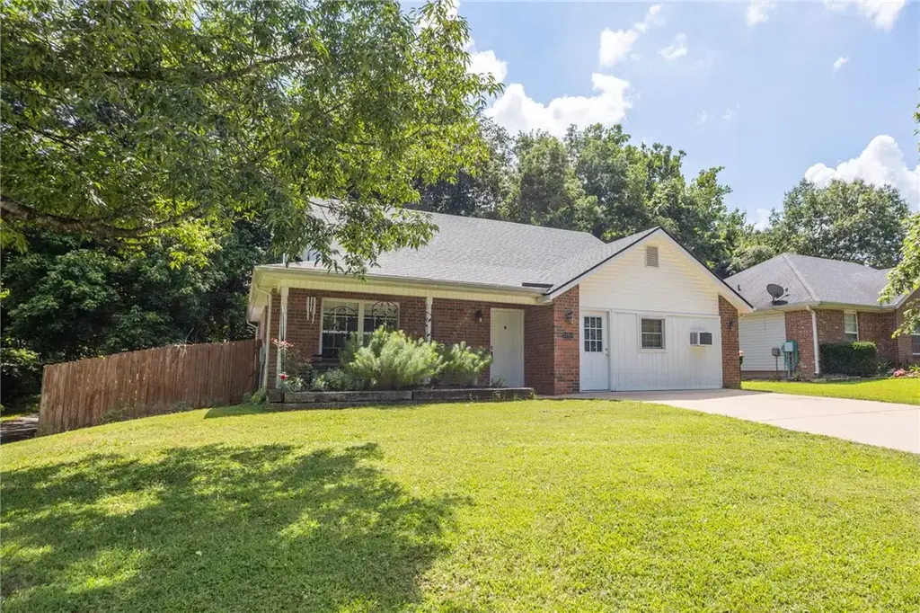 20756 Lakeshore Drive, Springdale