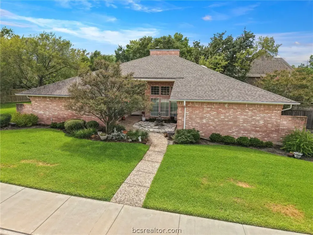 300 Chimney Hill Drive, College Station