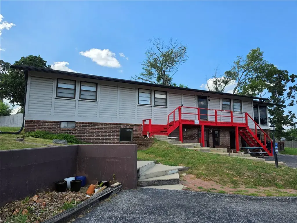 2929 W Walnut Street, Rogers