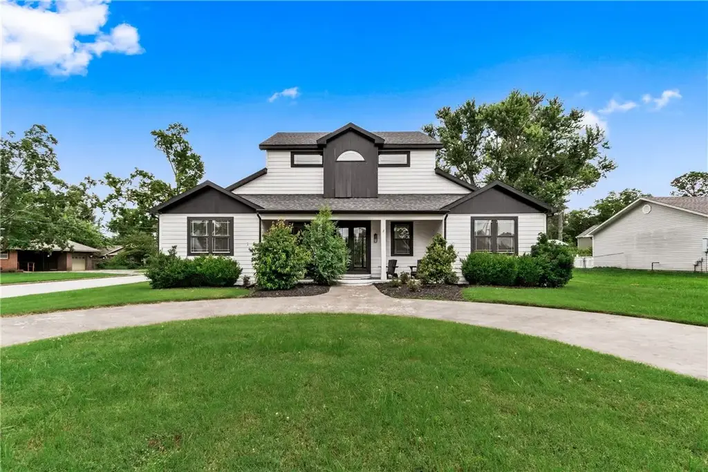 212 Nw G Street, Bentonville
